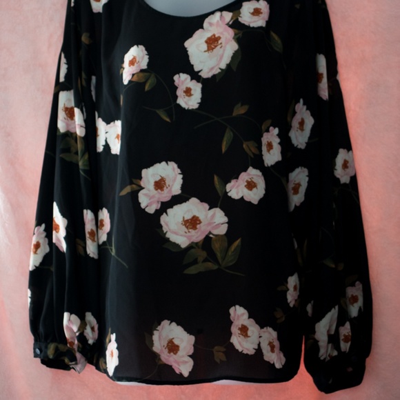 Classy Worthington Blouse - Picture 2 of 8